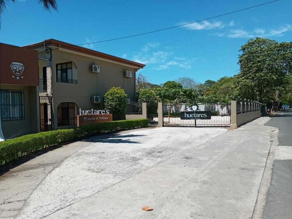 Hotel And Villas Huetares 38/50