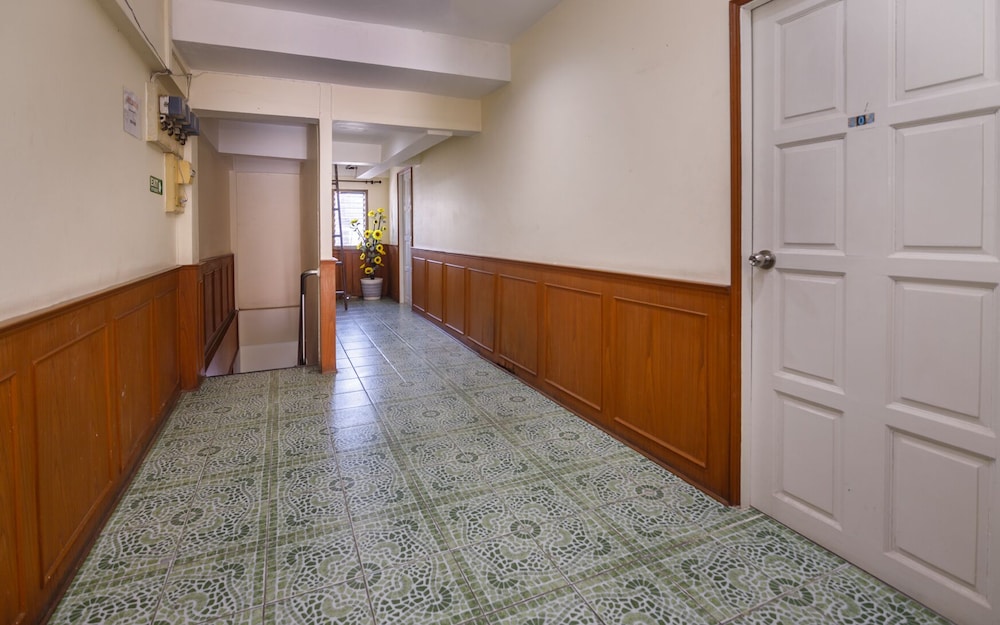 Travellers Rest Hotel 30/40