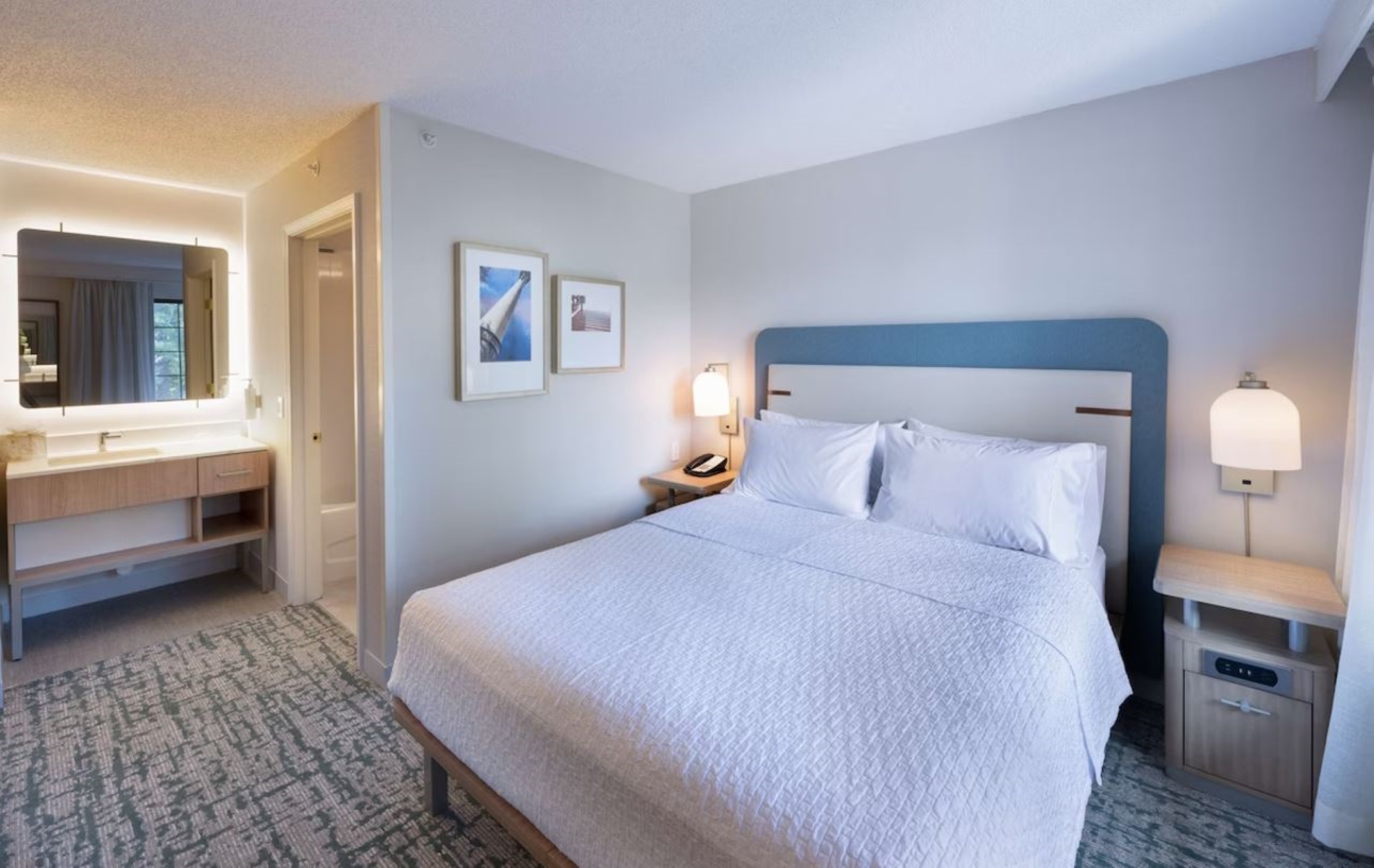 2 BEDROOMS, KING OR QUEEN BED, 2 BATHROOMS, LAUNDRY