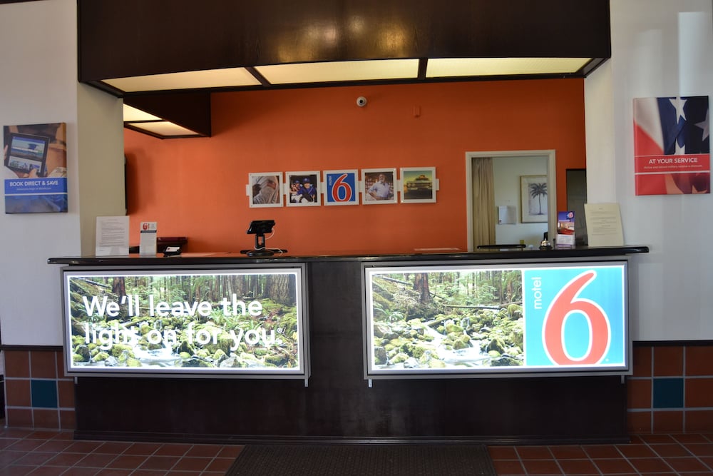 Motel6 Oakdale, CA 12/67