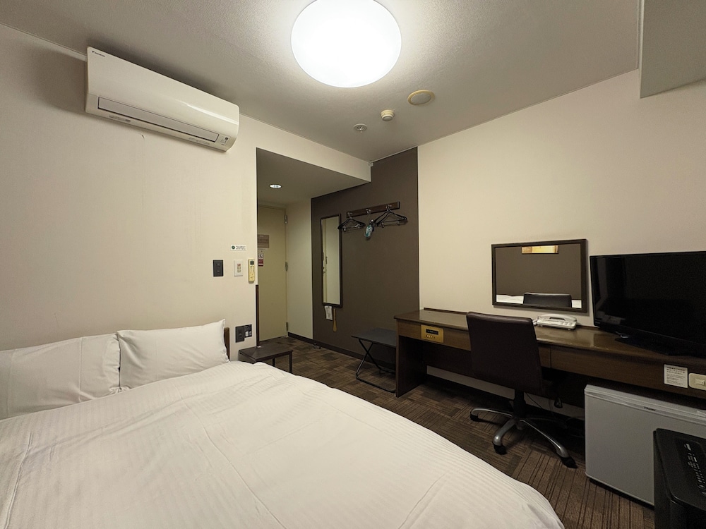 SEMI ROOM, SEMI DOUBLE BED