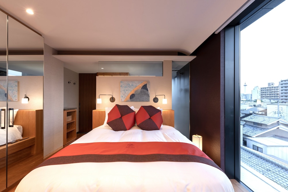 City, Studio, Queen Bed