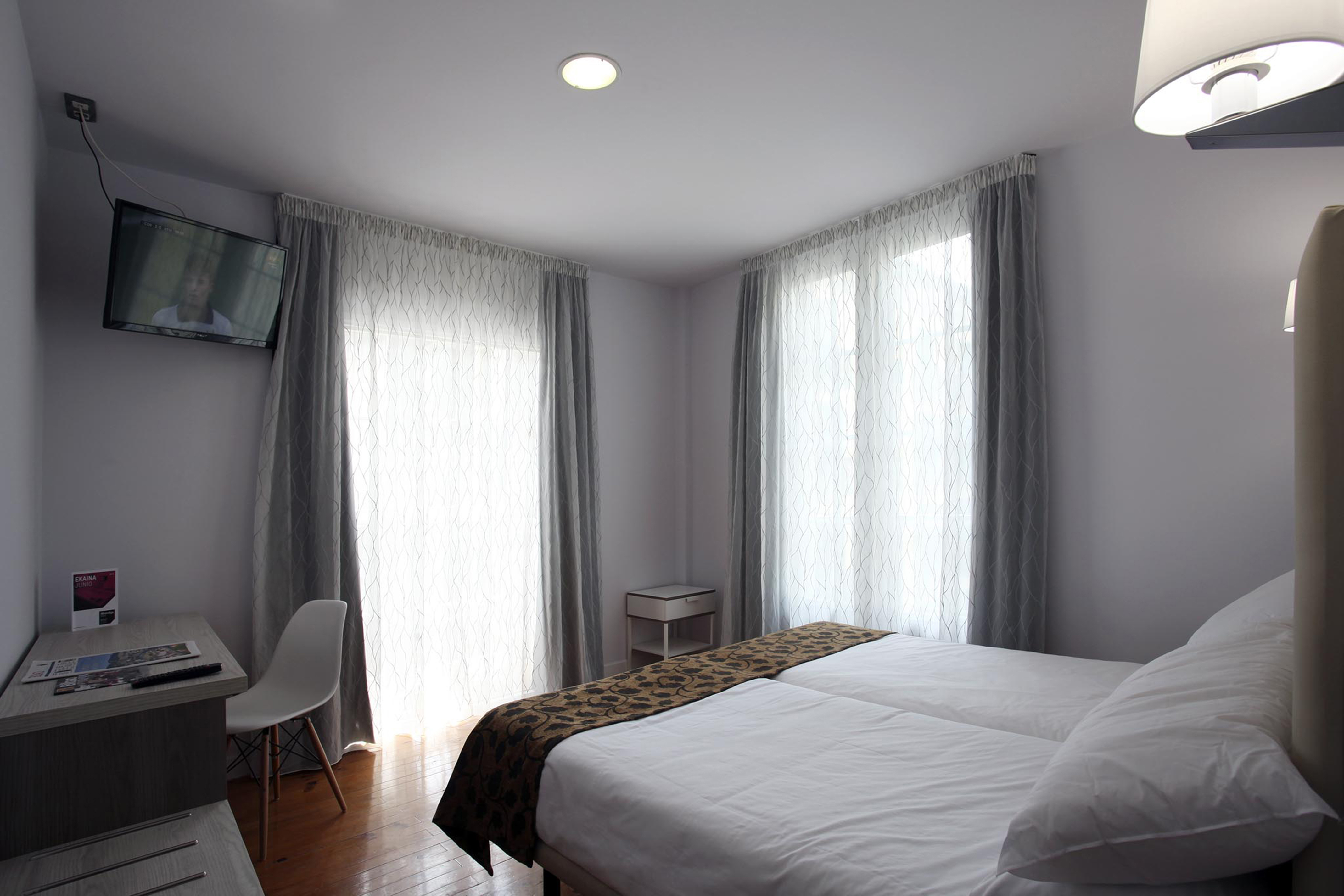 SUPERIOR, DOUBLE BED