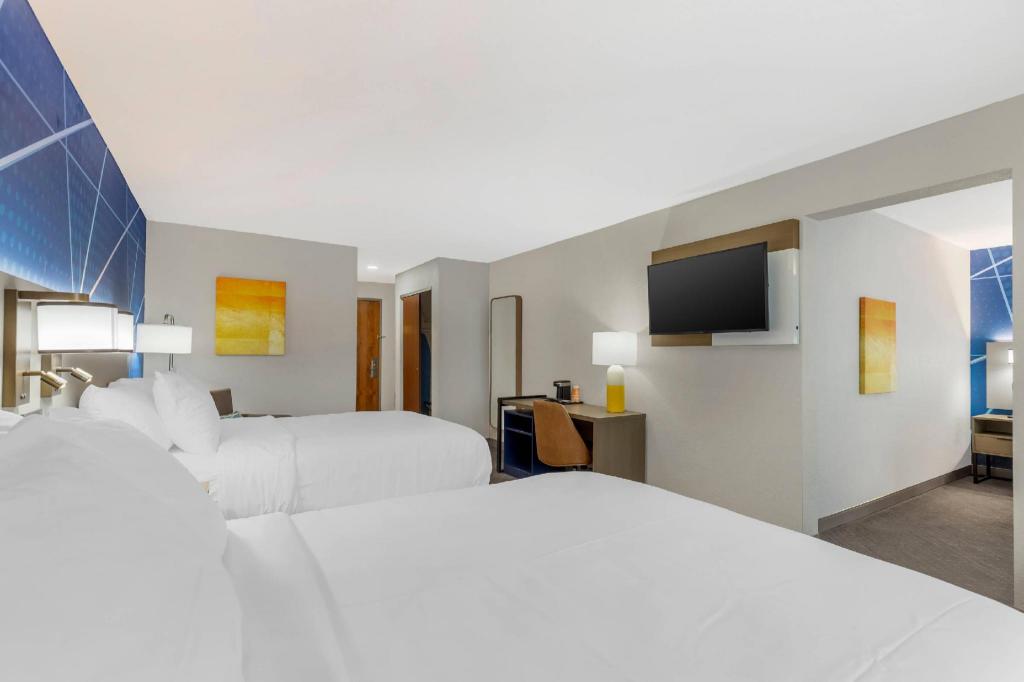 Room, 3 Queen Beds