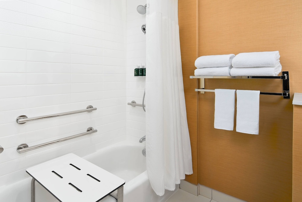 Fairfield Inn & Suites By Marriott Fresno Yosemite International Airport 14/38
