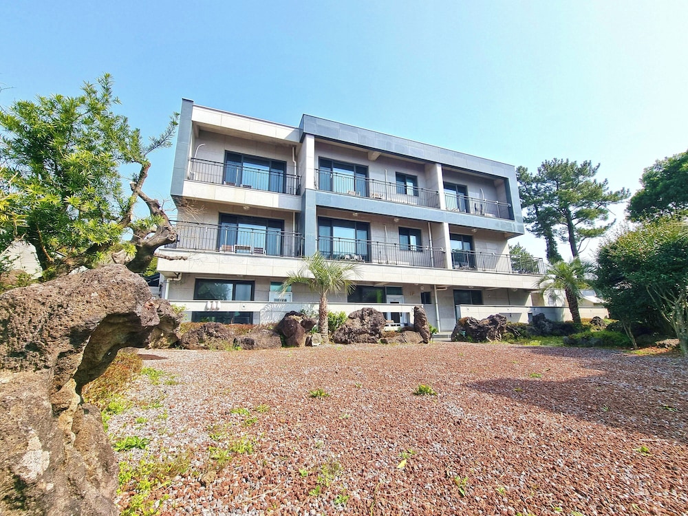 Orojeju Pension 2/35