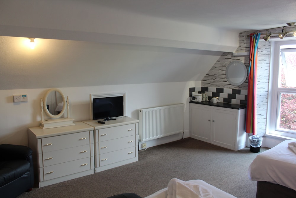 The Darnley Hotel 33/50