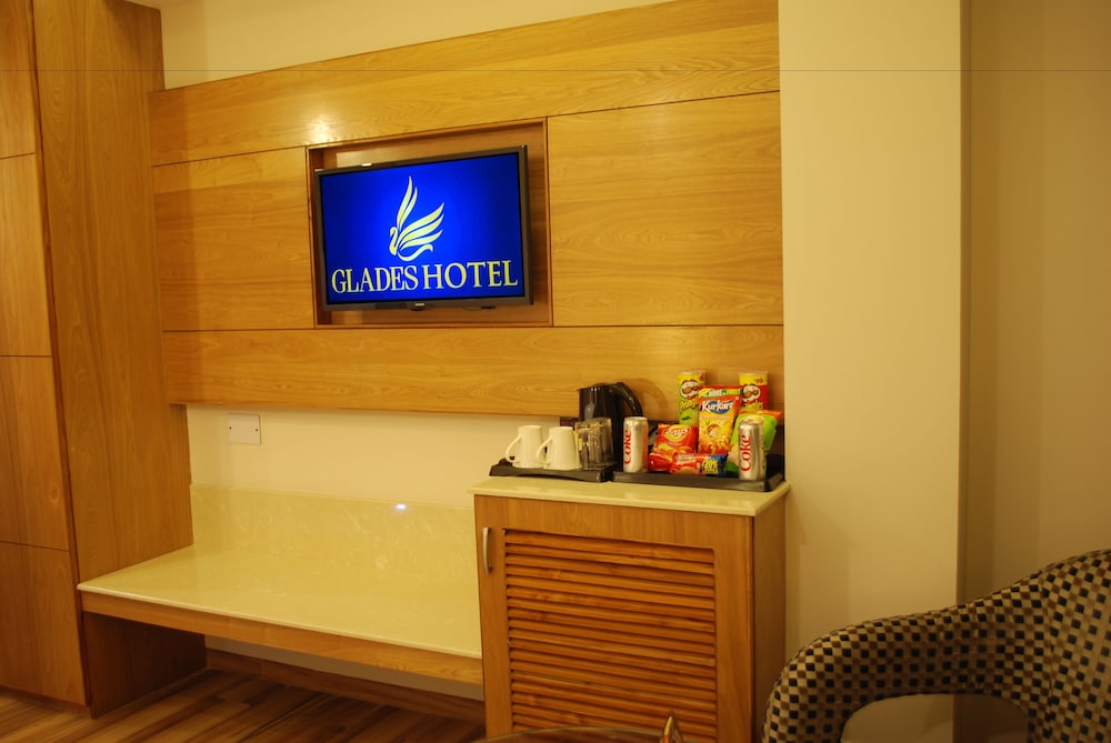 Glades Hotel 7/32