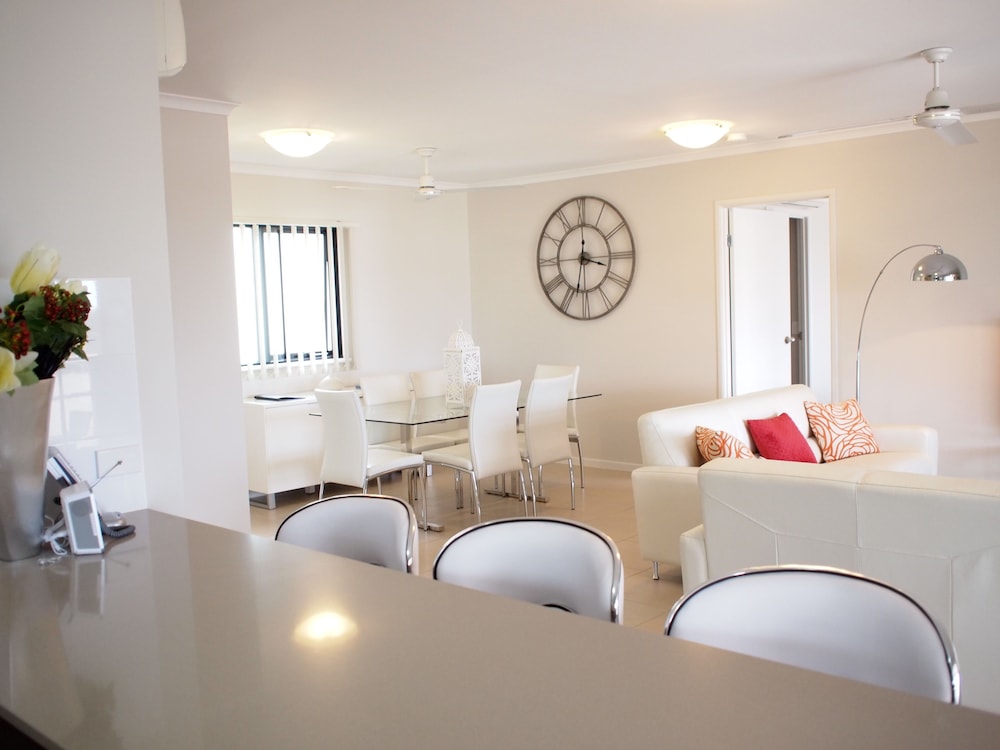 EDGE APARTMENTS CAIRNS 38/75