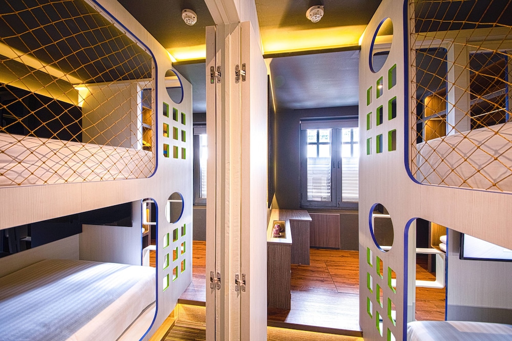 CUBE Family Boutique Capsule Hotel at Chinatown 30/66