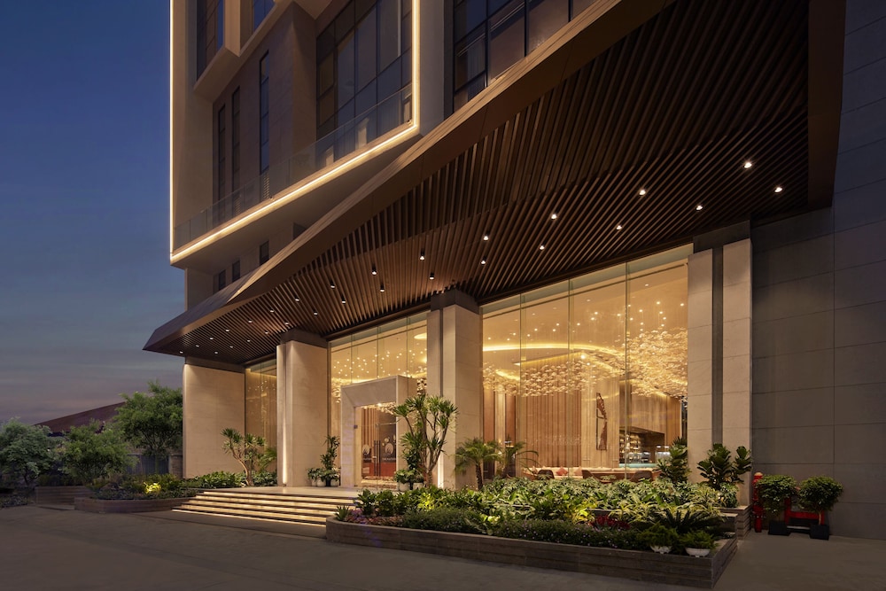THE WATSON PREMIUM HALONG HOTEL 1/50