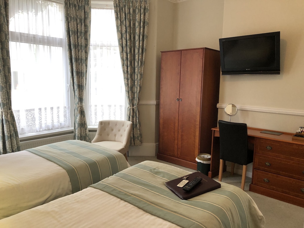 Edgcumbe Guest House 6/32