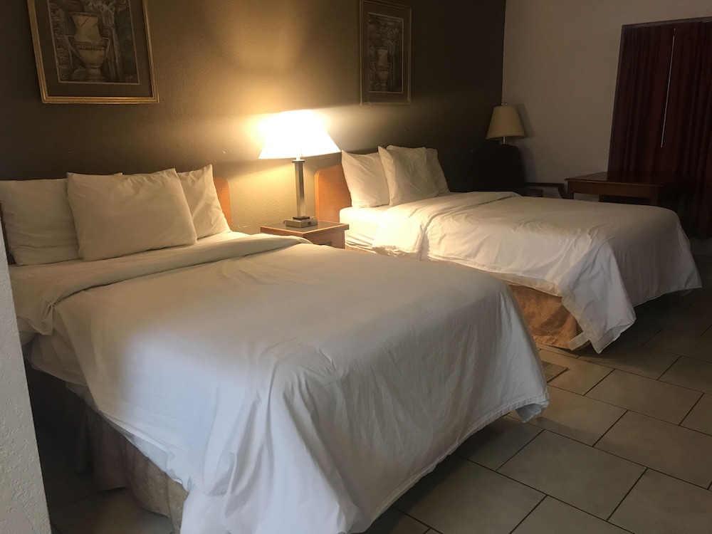 Bear Mount Inn And Suites 14/40