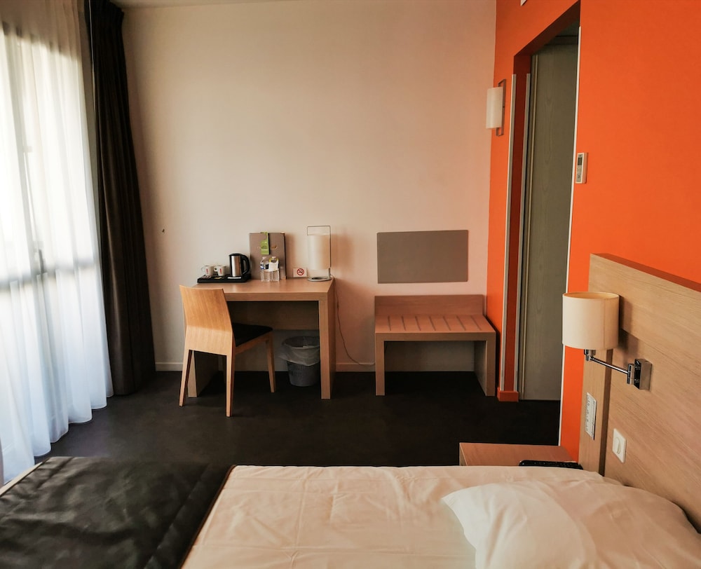 Esatitude Hotel 9/32