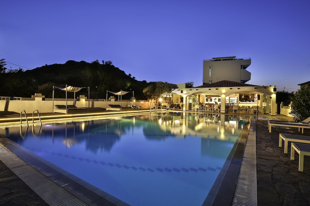 Malibu Boutique Studios 25/50