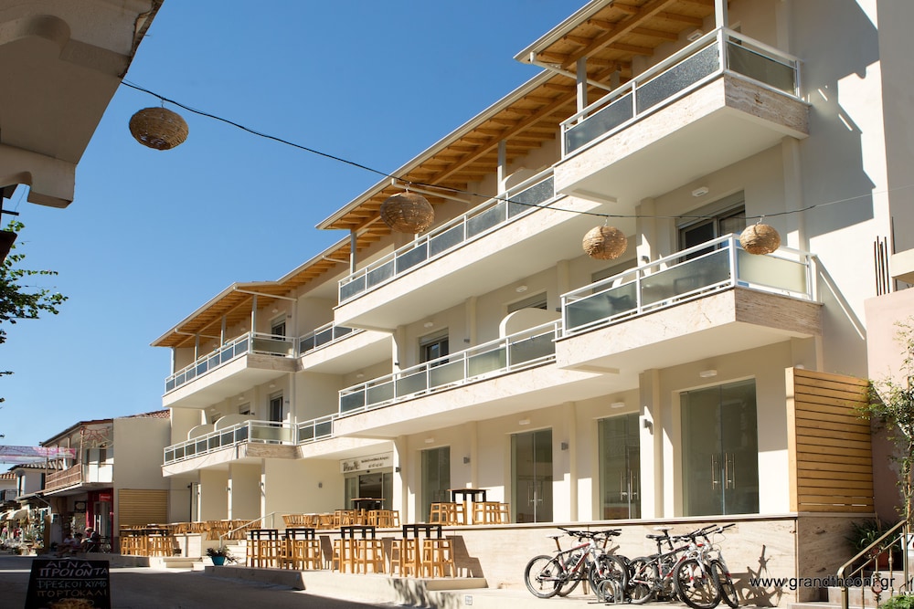 Grand Theoni Hotel Suites And Spa 4/71