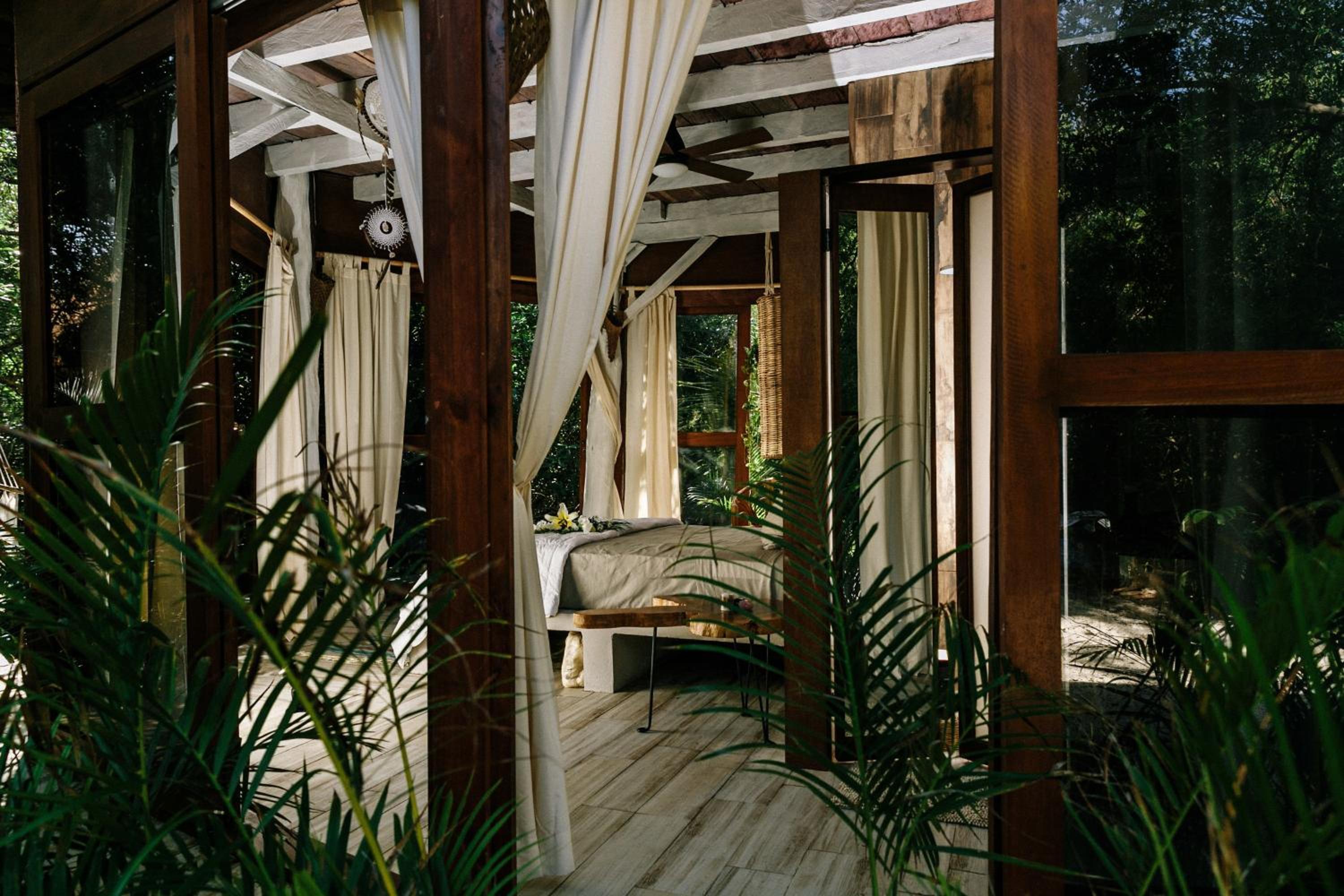 Mamasan Treehouses & Cabins 39/50