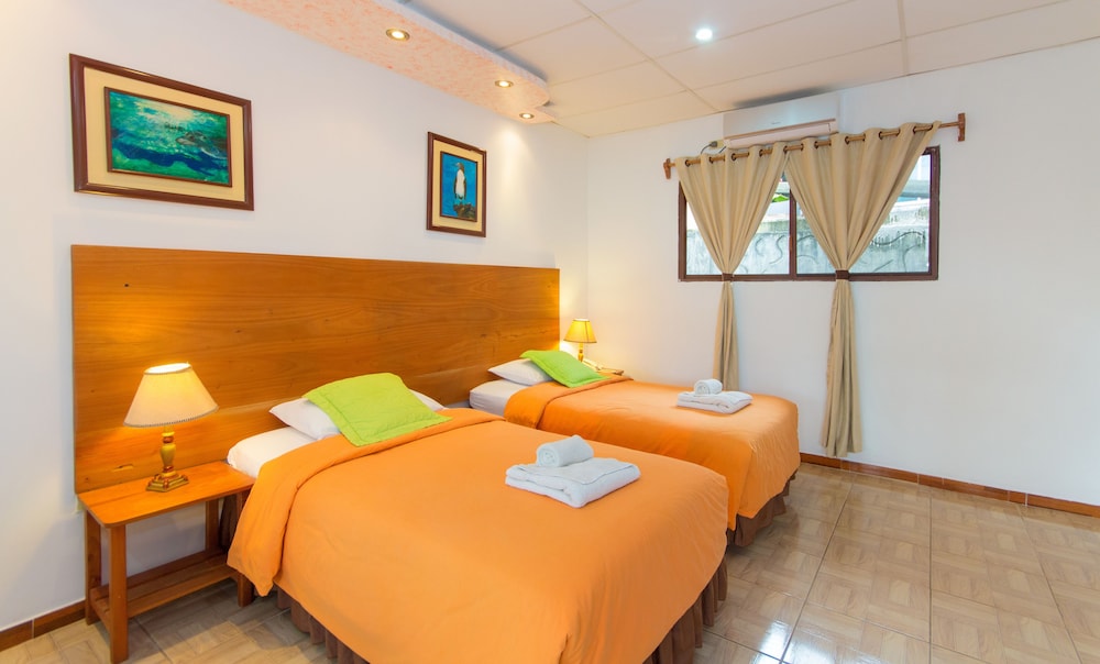 Twin Lodge Galapagos Hotel 23/68