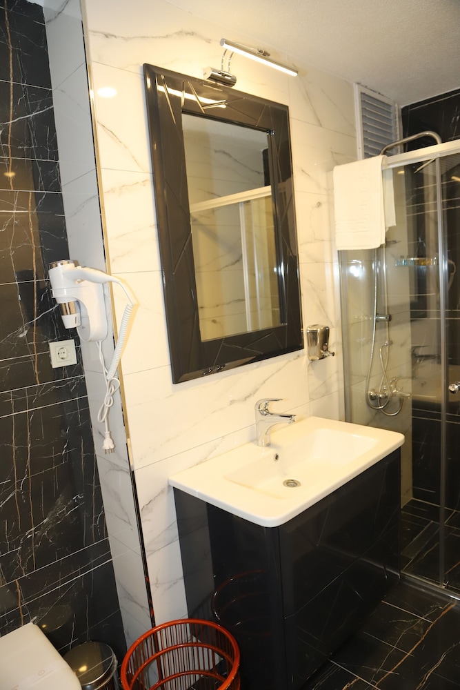 Grand Kavi Hotel 47/50