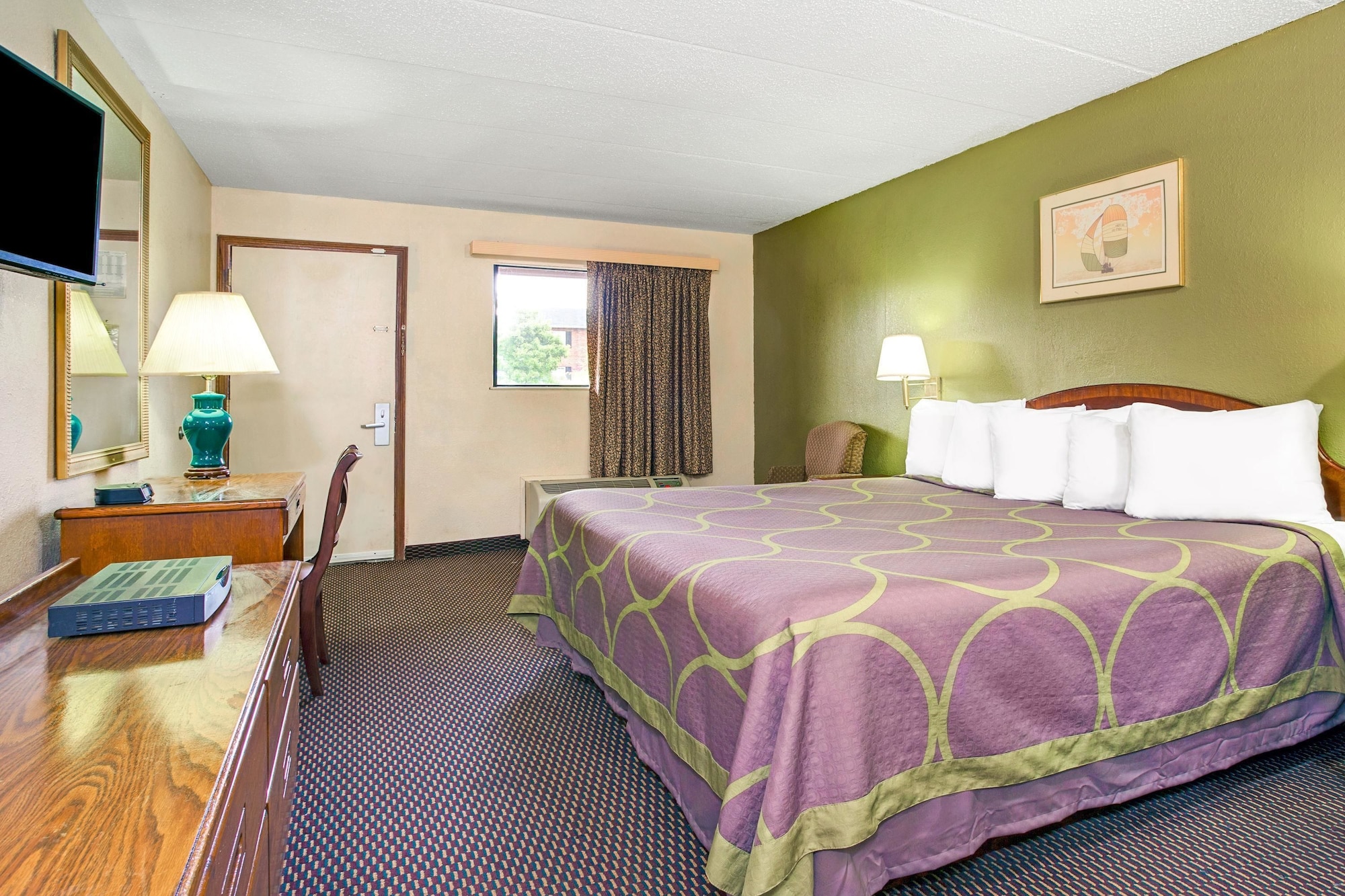 غرفة بسرير مزدوج للمدخنين، Super 8 By Wyndham Fort Mitchell Cincinnati Area 3/6