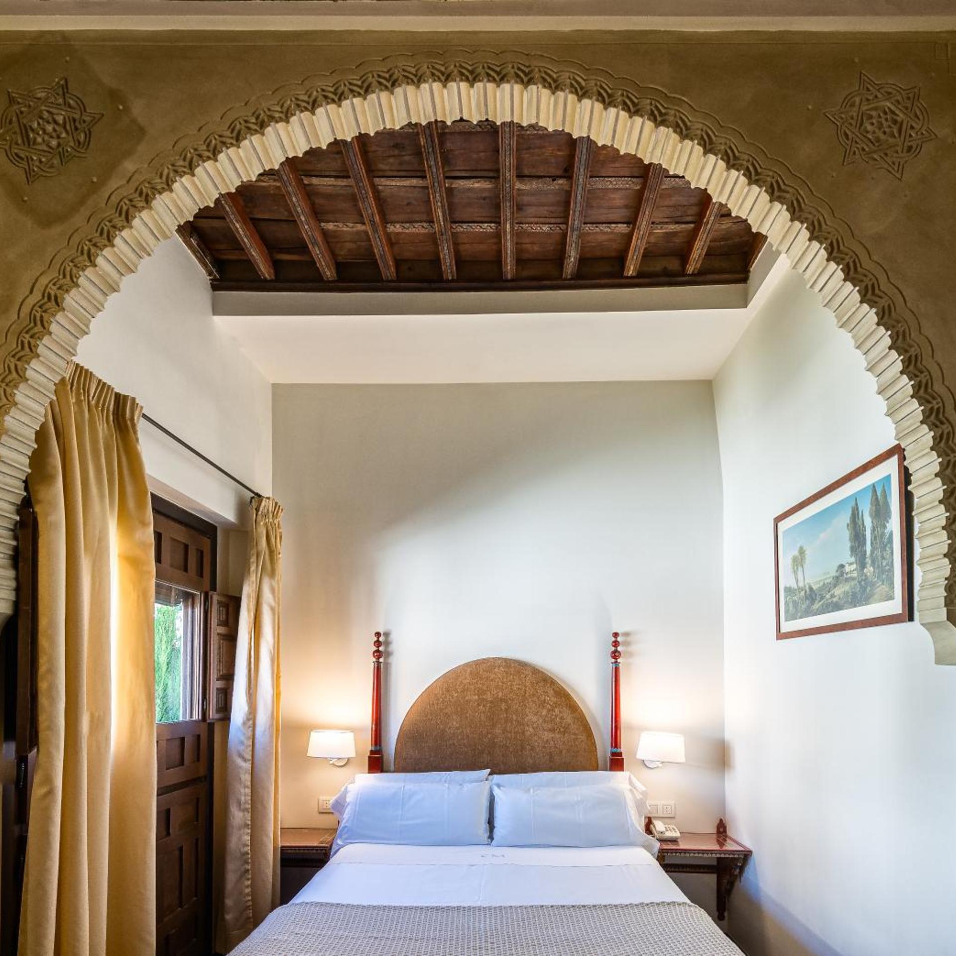Deluxe, Double Bed, Lateral Side Alhambra View