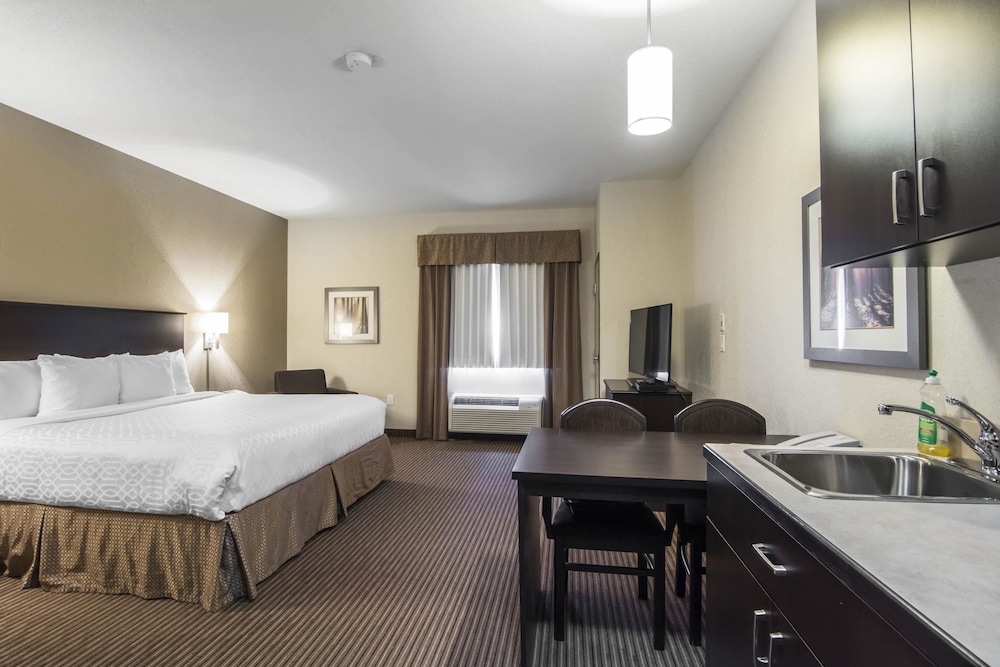 Quality Inn & Suites Thompson, MB 20/41