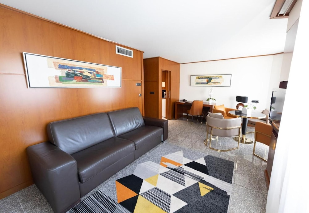 Hotel Goldstar Resort And Suites 23/50