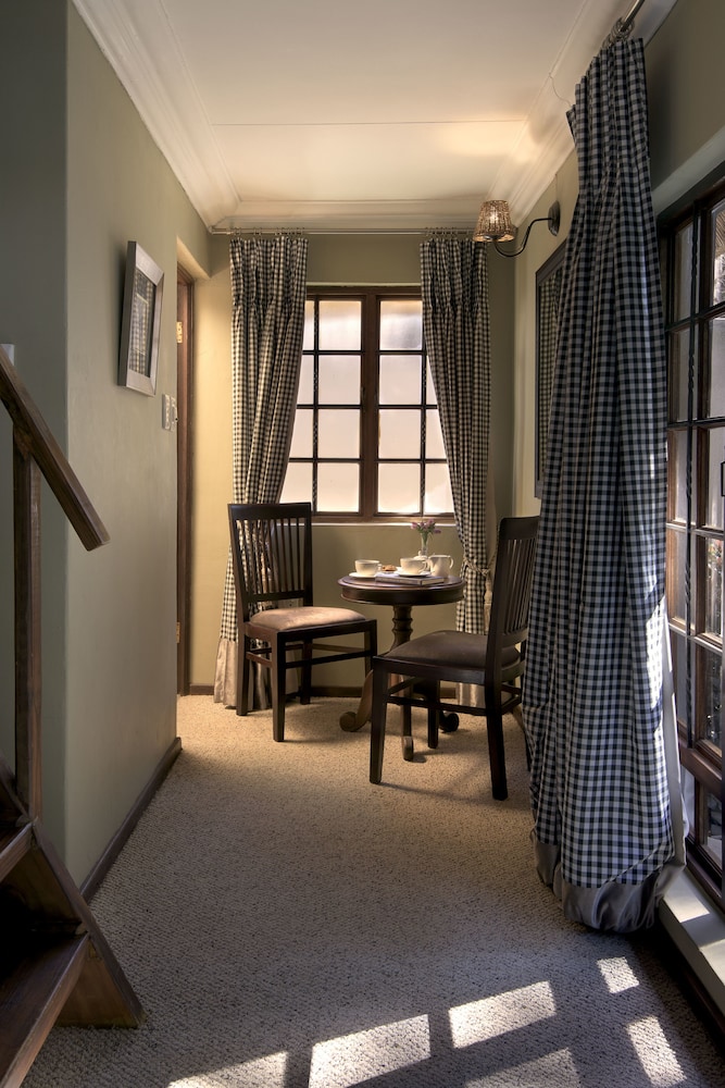 The Highlander Hotel 29/50