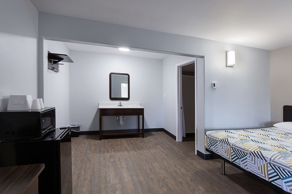 Motel6 Show Low, AZ 19/33