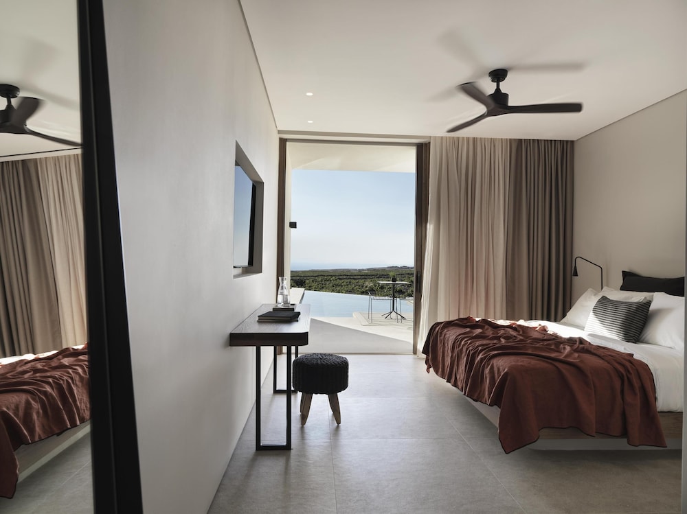 Magma Resort Santorini in of the Unbound Collection by Hyatt 18/64