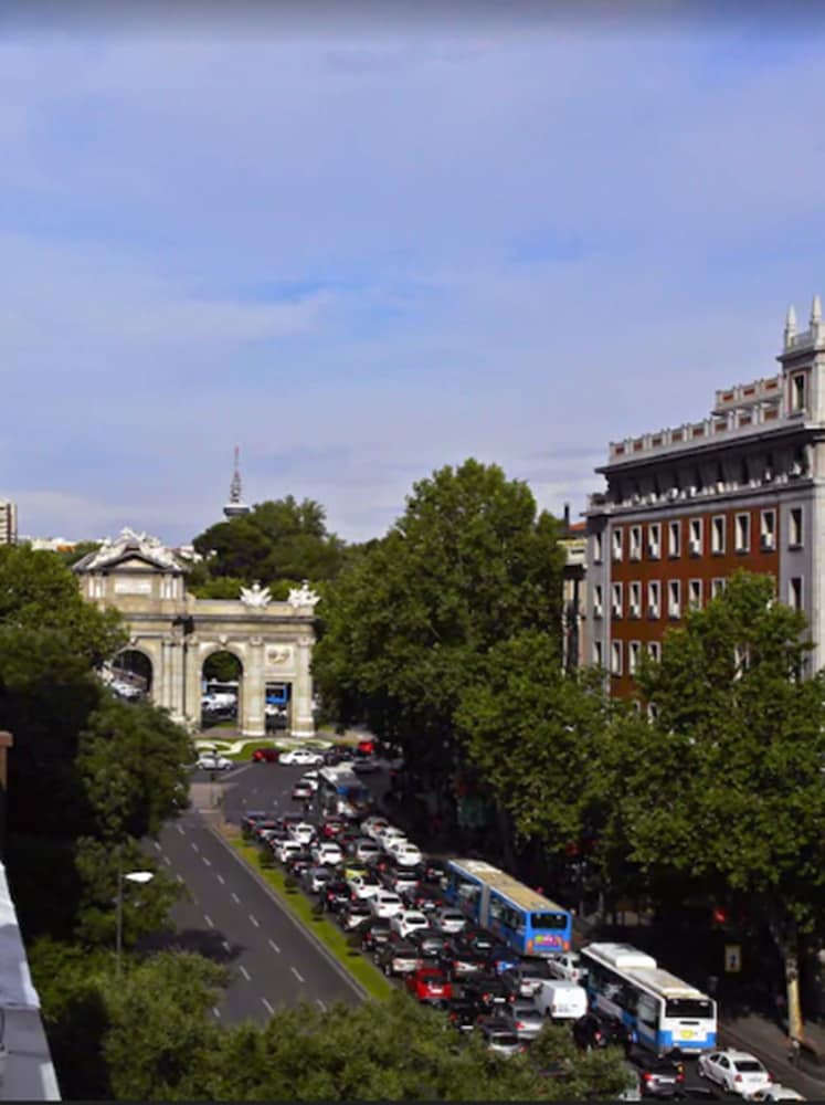 Boutike Cibeles (ex Luxury Suites) 20/22