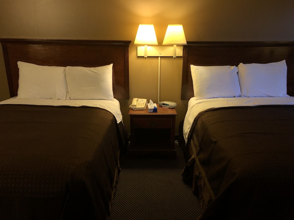 AmericInn by Wyndham Lake Mills 15/36