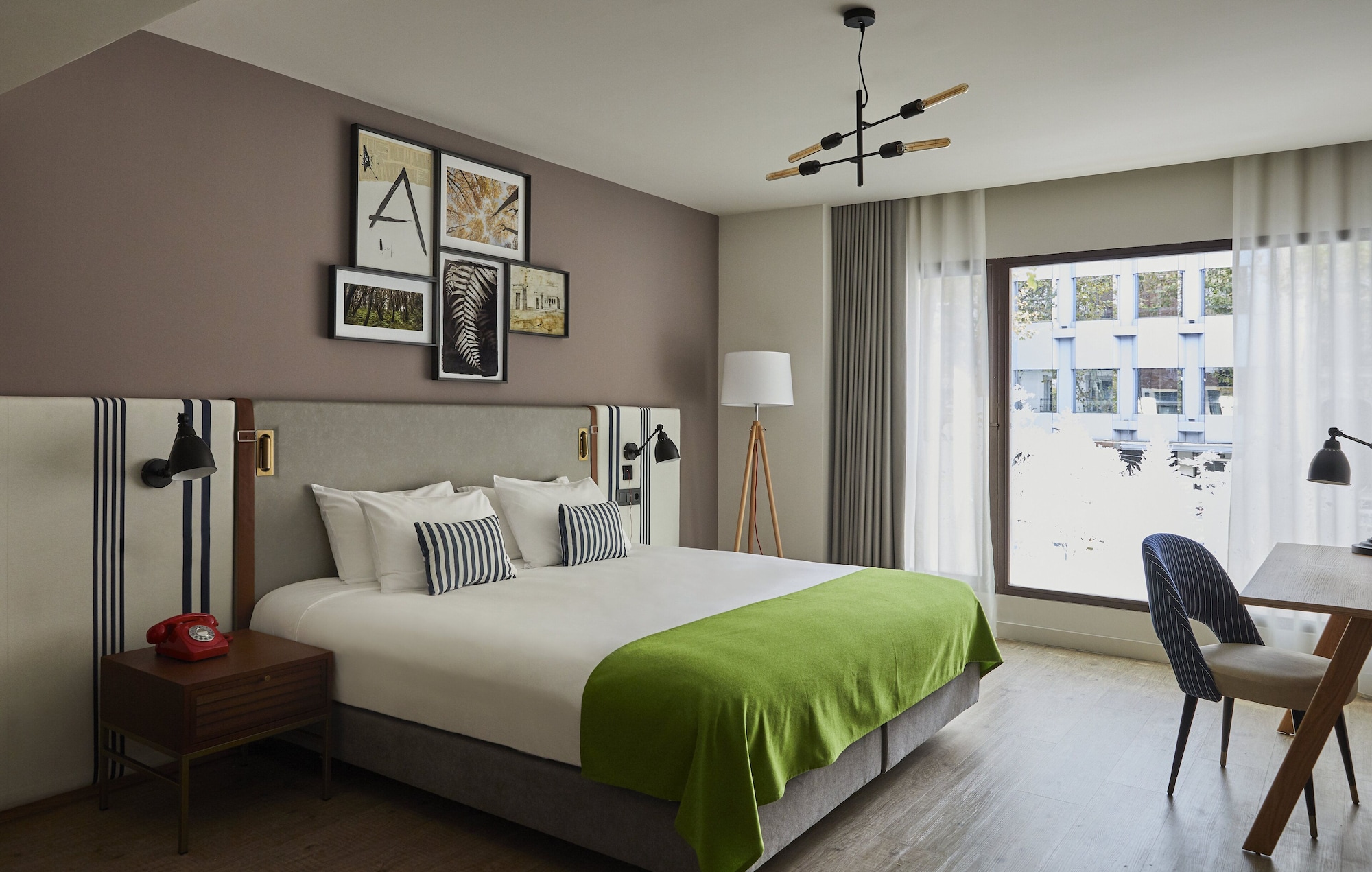 ROOM, TWIN BEDS