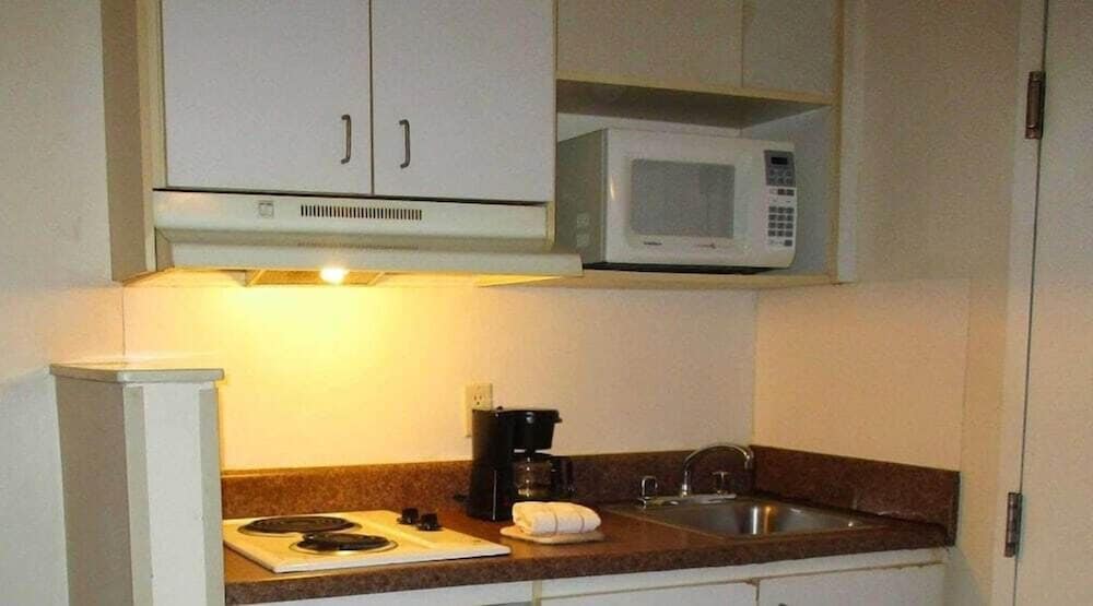Studio 6 Extended Stay - Jacksonville, FL - South 46/46