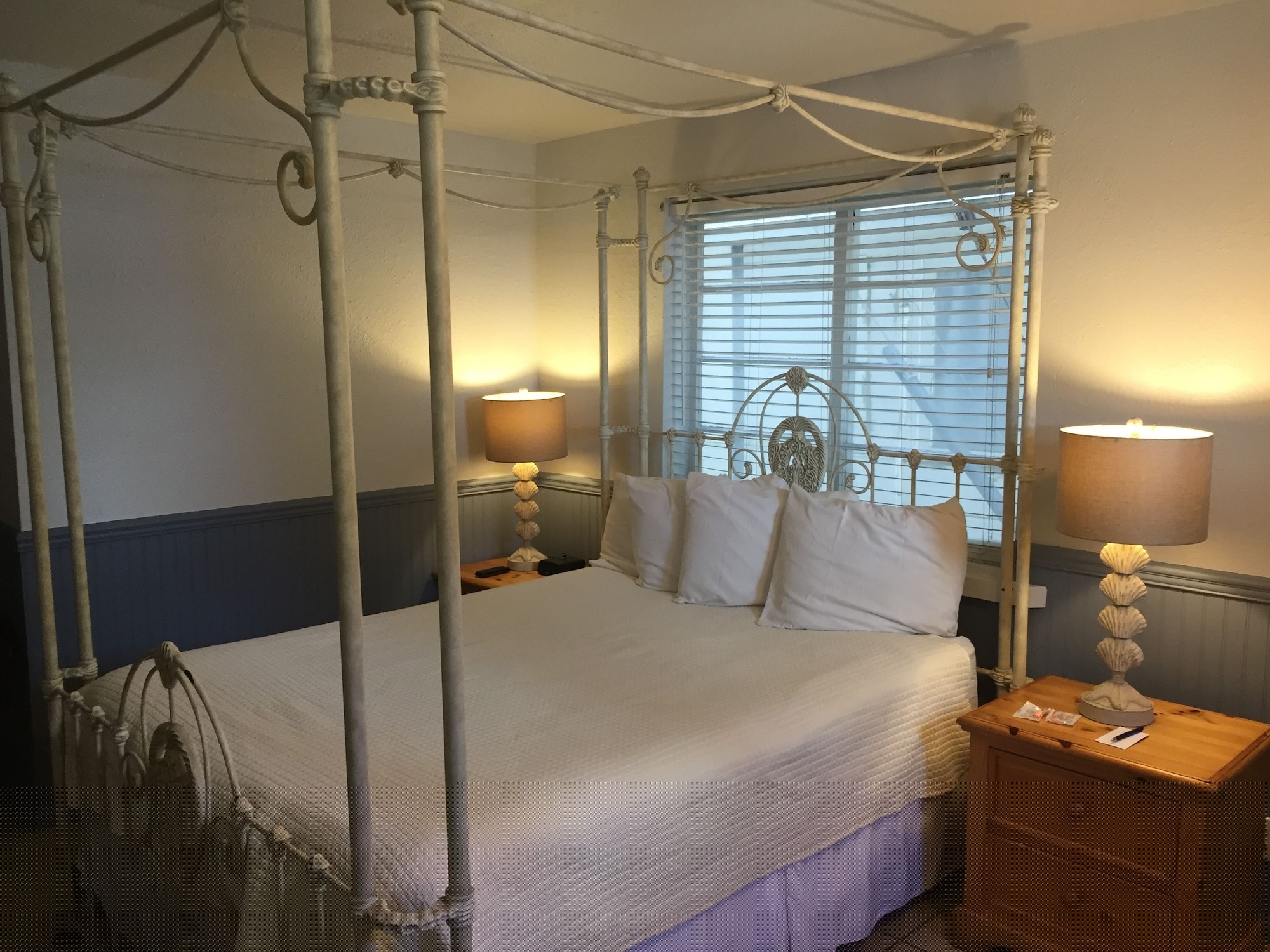 Mermaid, Queen Bed