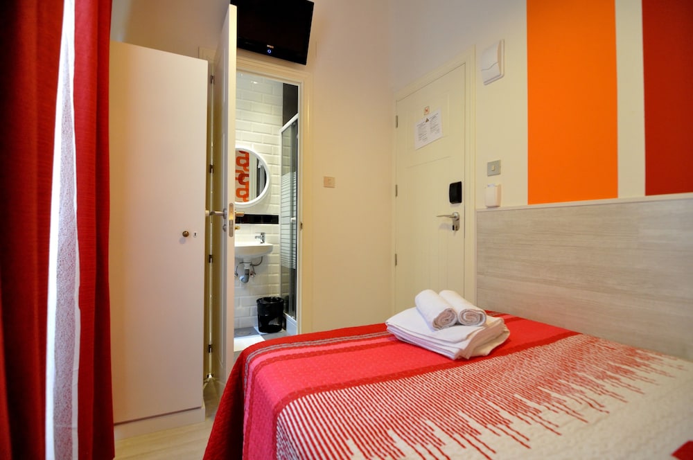 Hostal Far Home Plaza Mayor 4/25
