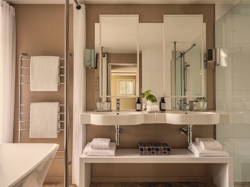 GRAND, SUITE, LAKE VIEW