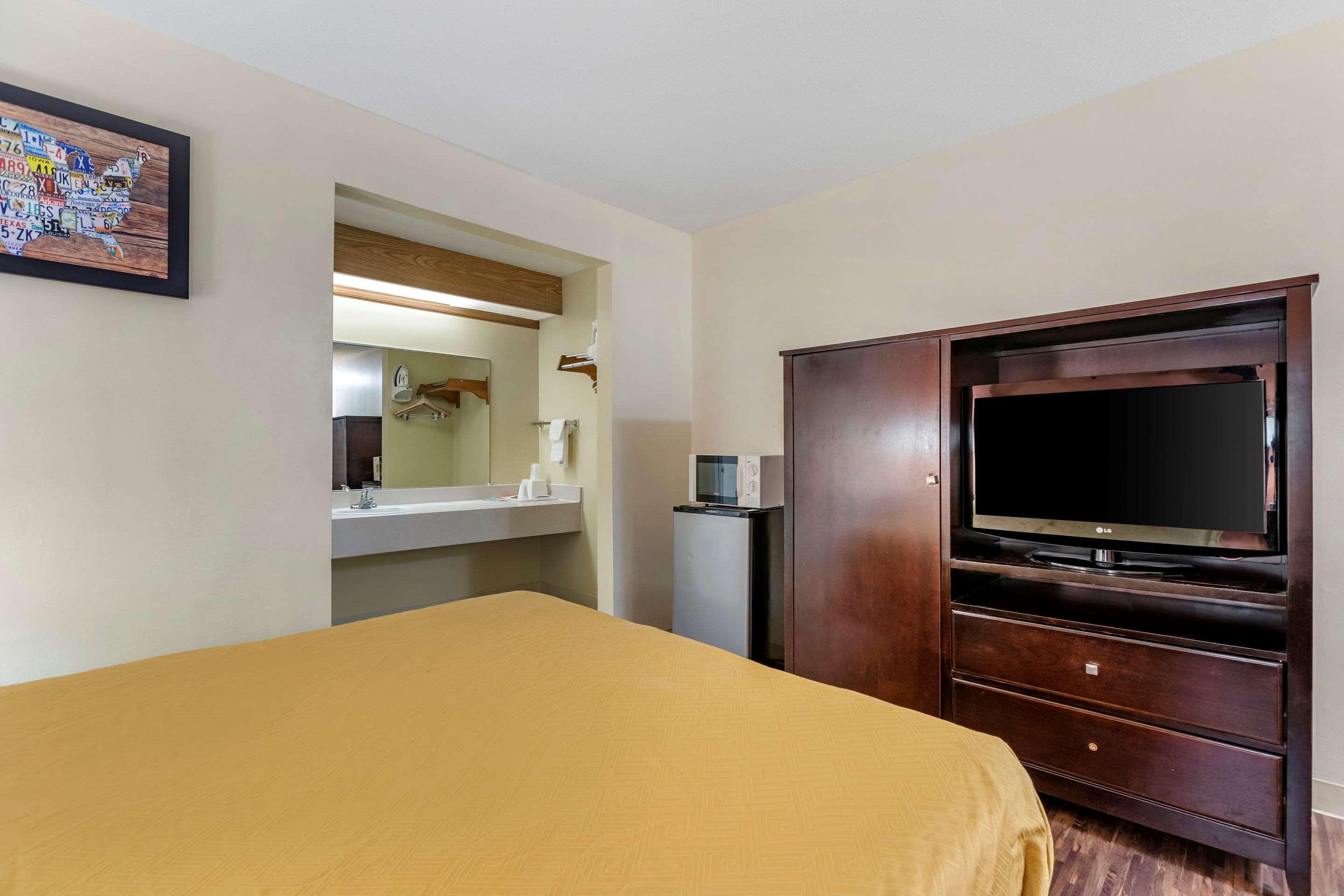 Econo Lodge Urbandale-Northwest Des Moines 10/18