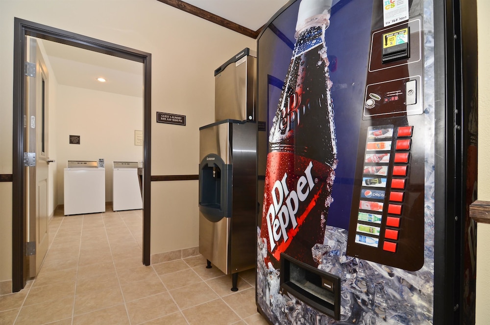 Best Western Plus Emory At Lake Fork Inn And Suites 38/42