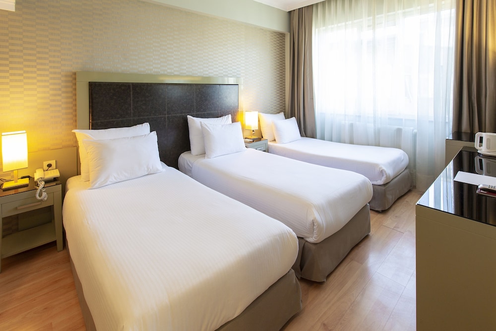 ROOM, TRIPLE