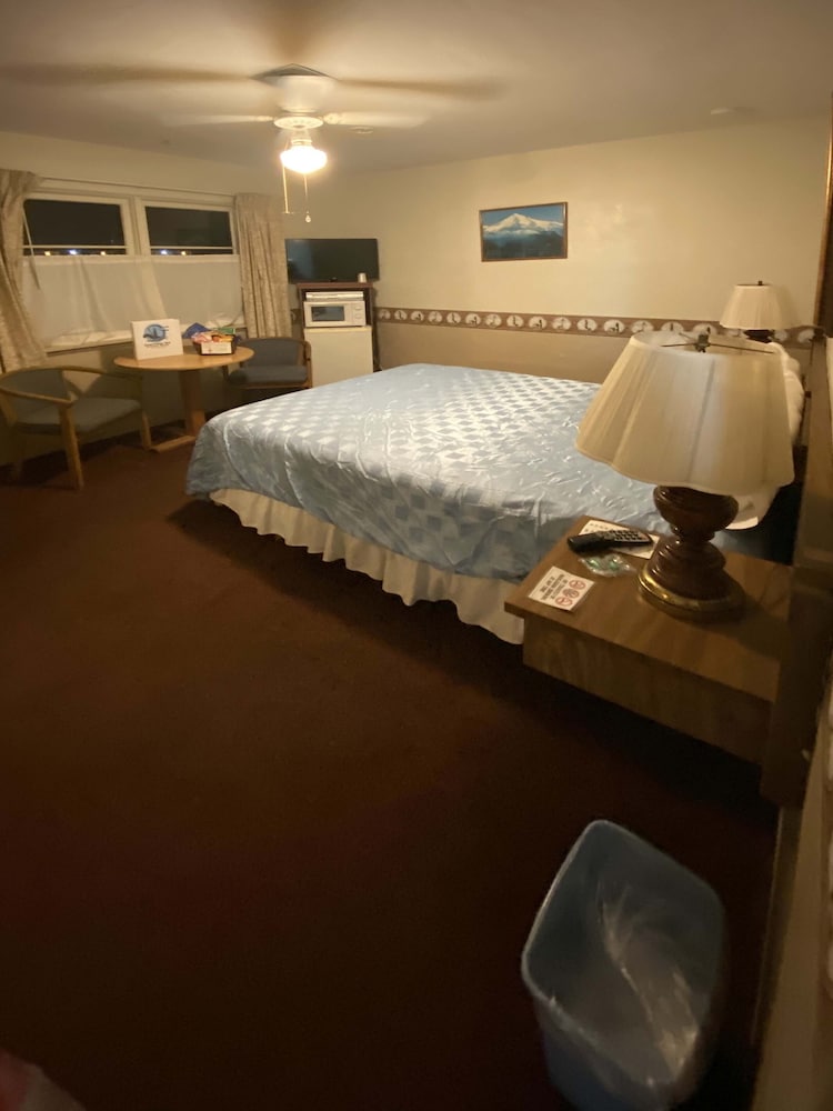 Lighthouse Inn 36/76