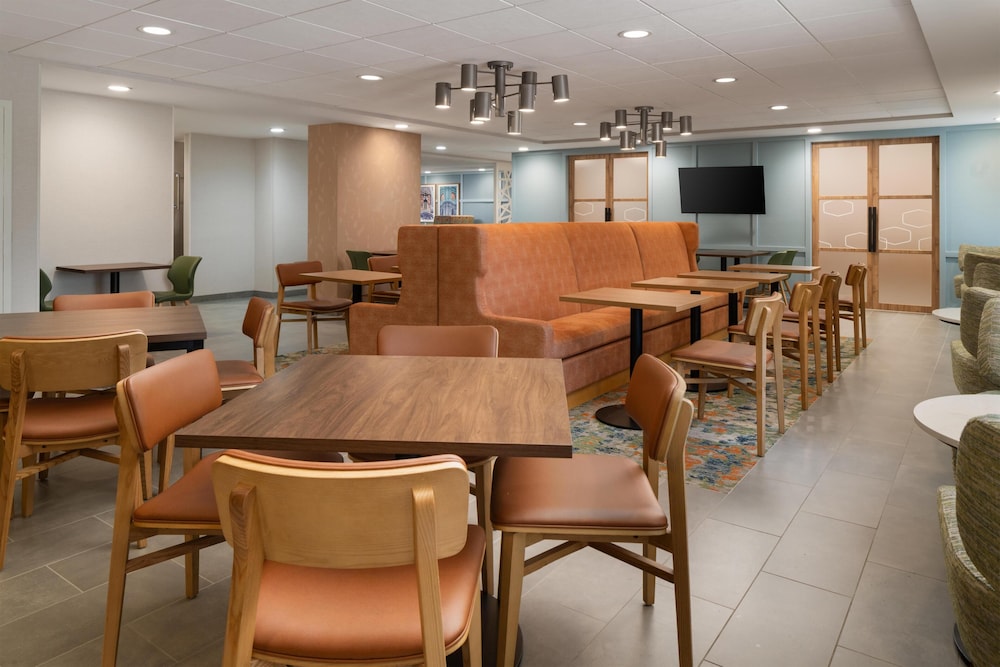 Hampton Inn by Hilton Philadelphia International Airport 47/50