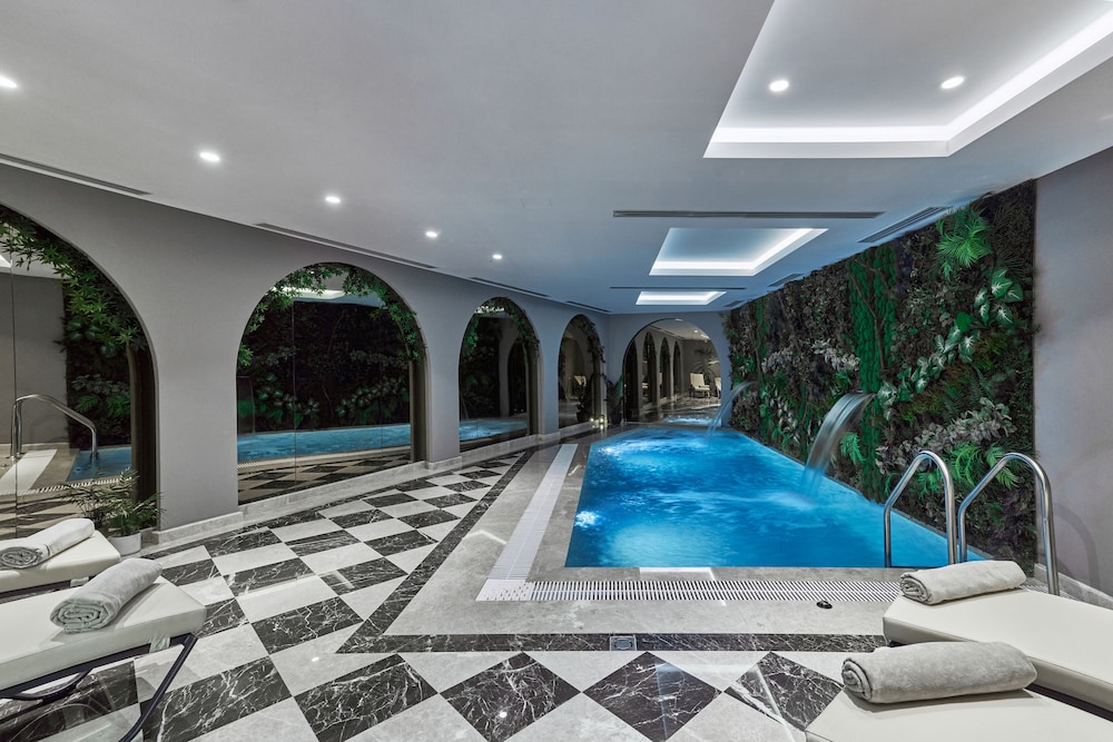 LA FLEUR BOUTIQUE HOTEL 8/21