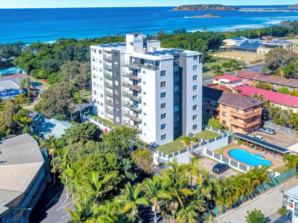Tradewinds Apartments 3/50