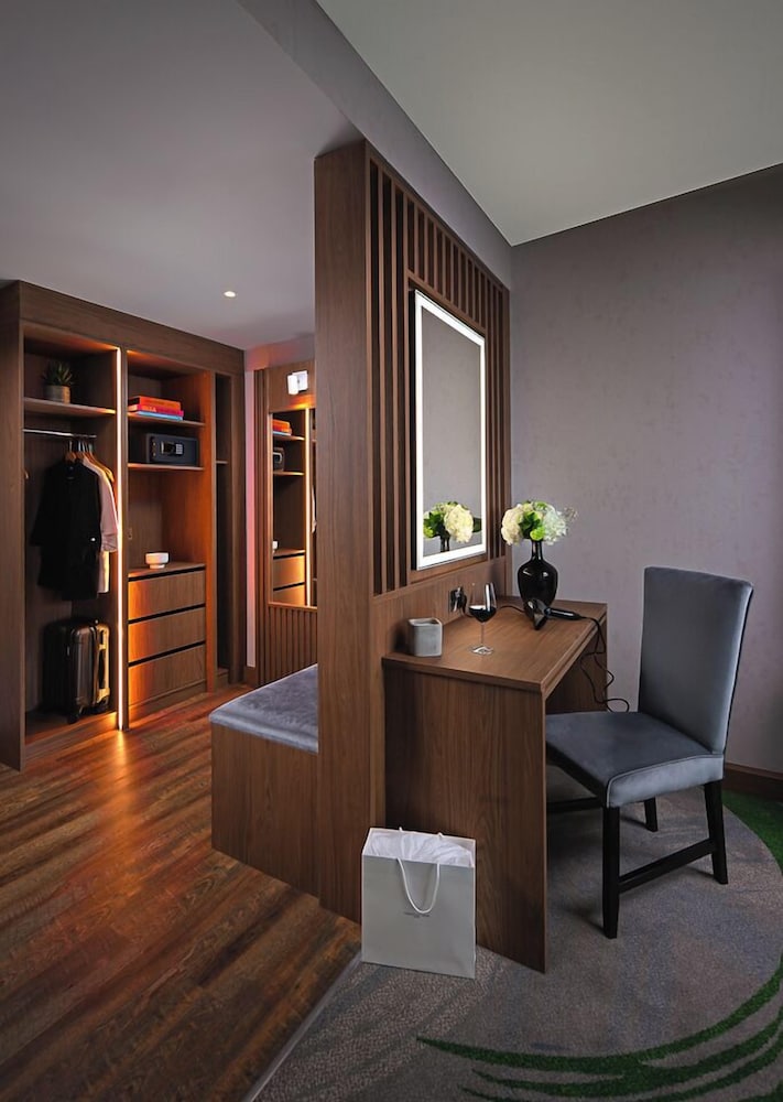 Carlton Hotel Dublin Airport 7/69