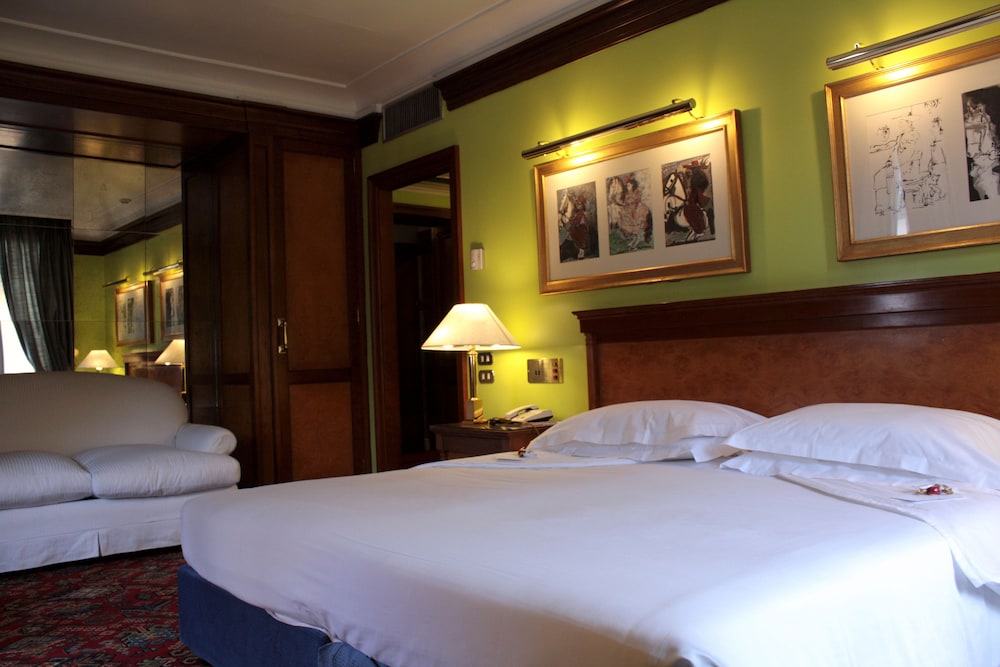 DELUXE, DOUBLE BED