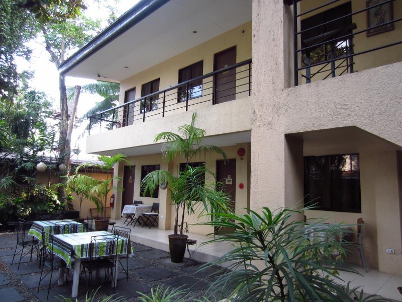 11th Street Bed and Breakfast Inn in BACOLOD