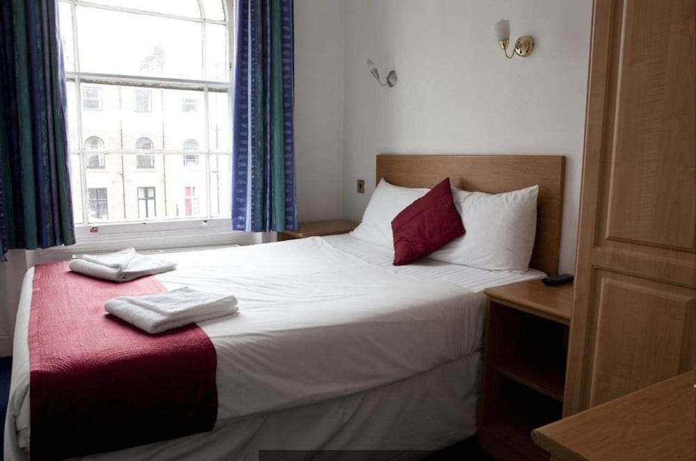 WHITELEAF HOTEL 7/50
