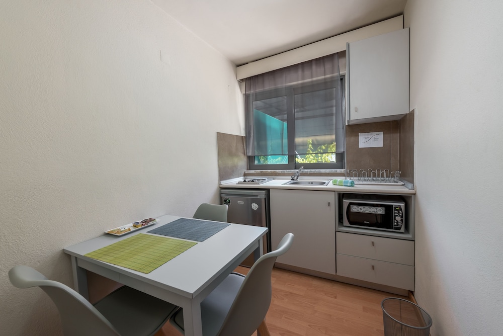 7 Palms Hotel Apartments 28/49
