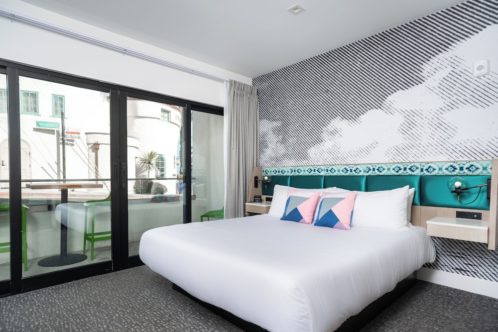Cabana, King Bed, Accessible